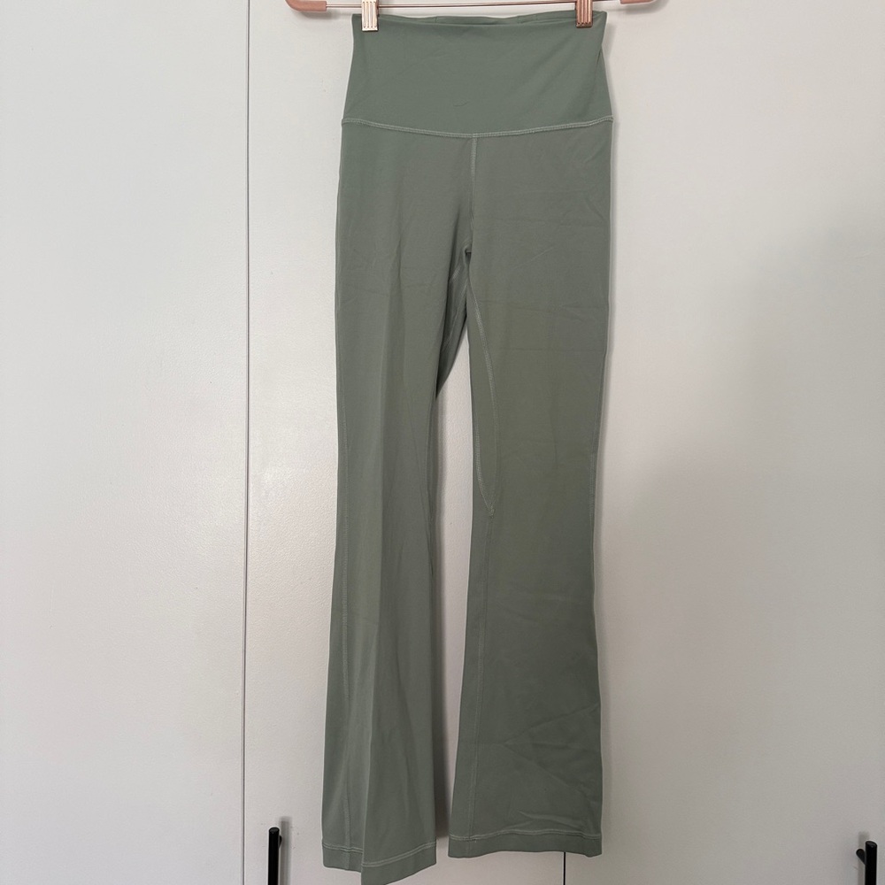 Align crop flares extra short